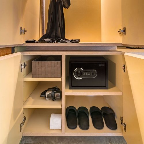 Delight Digitális széf ujjlenyomat olvasóval és gombsorral - 352x250x250mm