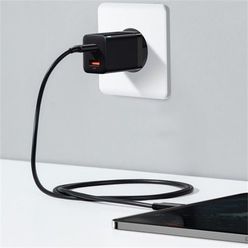 Baseus Super Si Pro hálózati gyorstöltő 30W, USB Type-C + USB Type-A, fekete